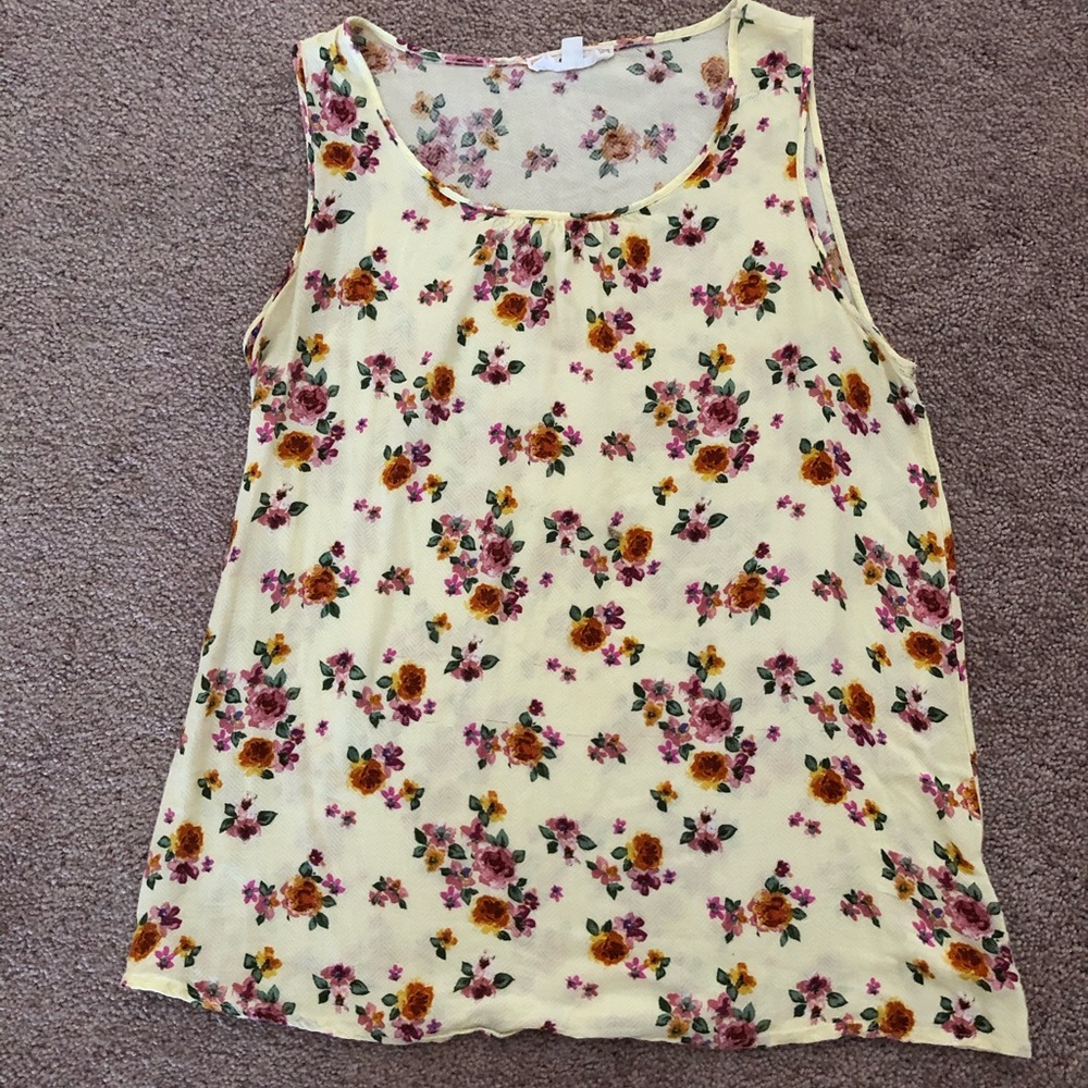 Sleeveless flowery yellow top